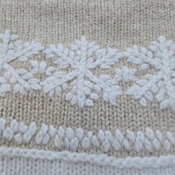 Abercrombie & Fitch  snowflake fair isle sweater beige cream tight fit like a sm - Picture 10 of 14